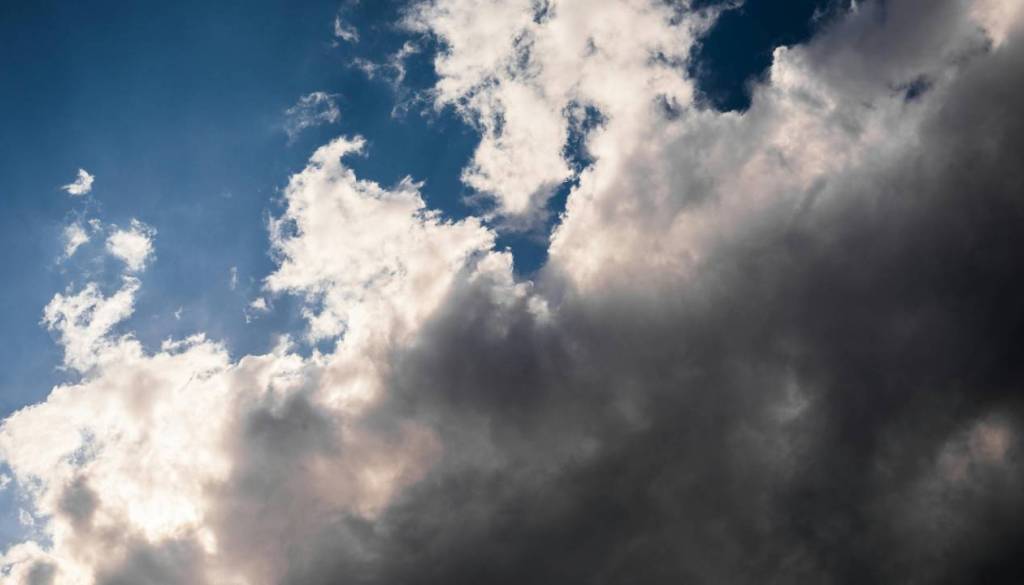 Lepo vreme ne bo dolgo trajalo, prihajajo plohe in občutna ohladitev