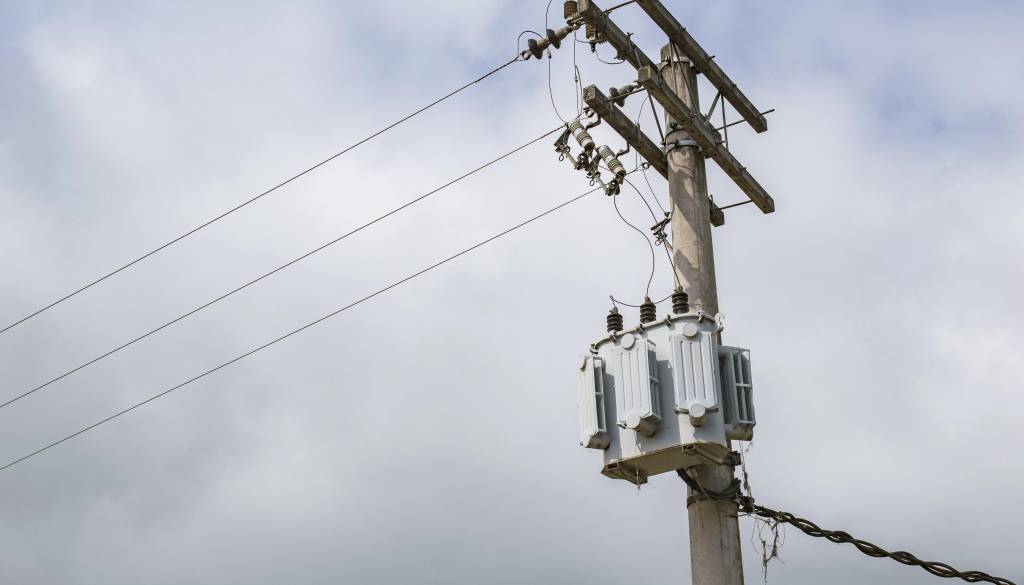 Grozljiva nesreča: 14-letnik po električnem udaru v smrtni nevarnosti