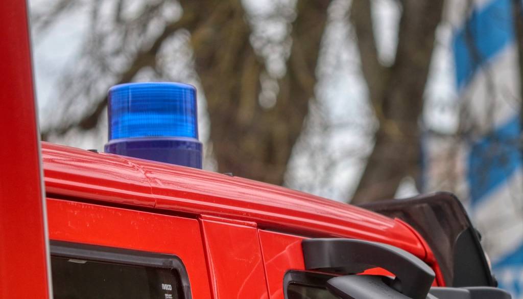 Eksplozija v elektro jašku na Krekovem trgu brez poškodb