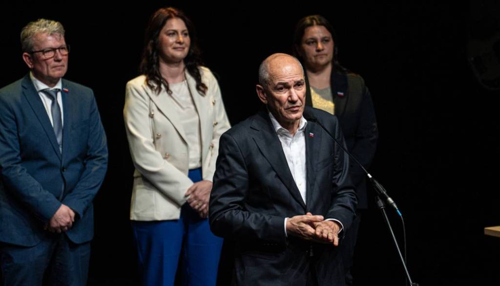 Nova anketa: SDS v vodstvu, Svoboda ostaja blizu