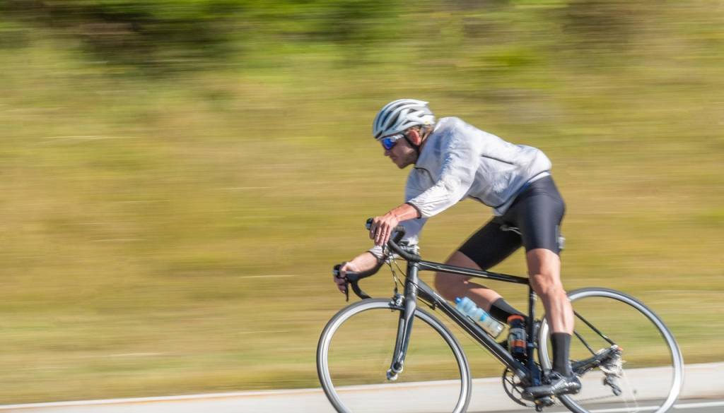 Nevarna ovira na poti: napeta vrv ogrožala kolesarje