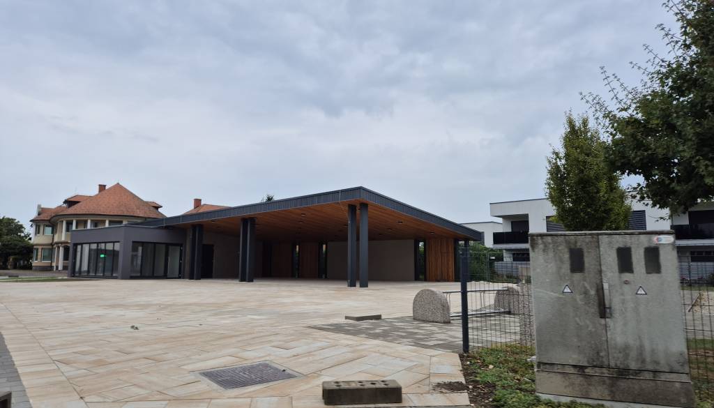 Objekt postavljen, prostori samevajo. To je razlog, zakaj slaščičarna in kavarna na tržnici še ne deluje