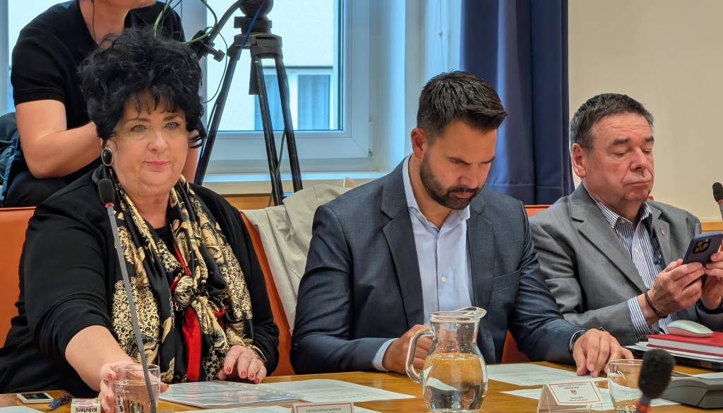 Mariborski odbor po dveh odstopih svetnikov strnili vrste: »Težko razumemo očitke na račun liste, na kateri sta bila izvoljena«