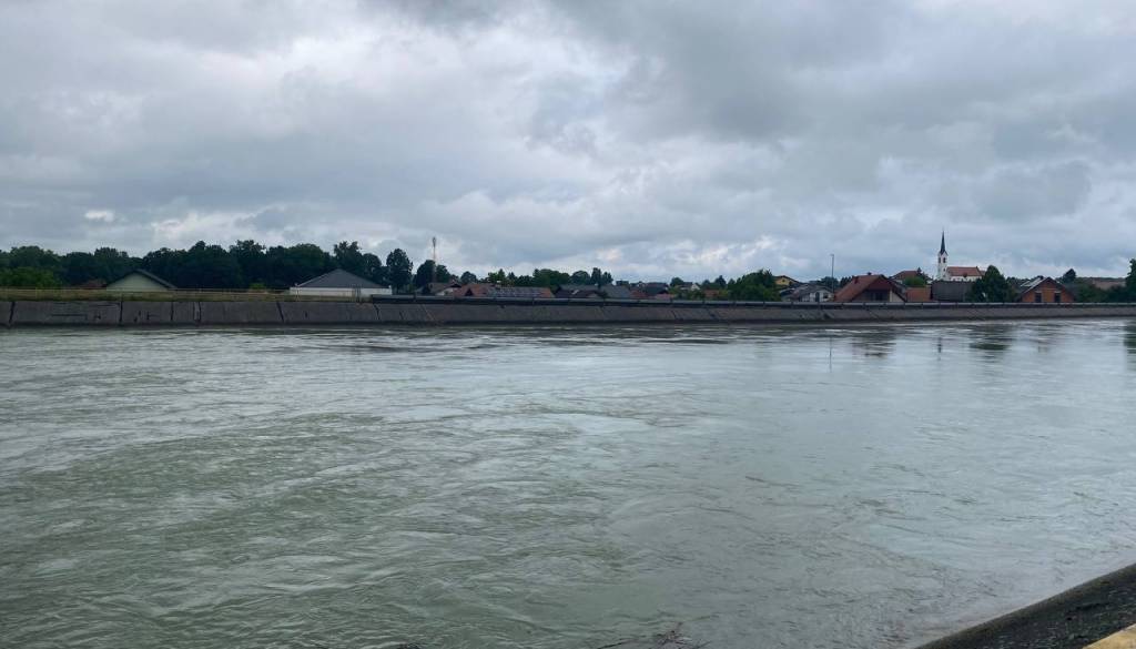 Pogodba za izvajanje letalske obrambe pred točo podpisana. Koliko nas bo stala?