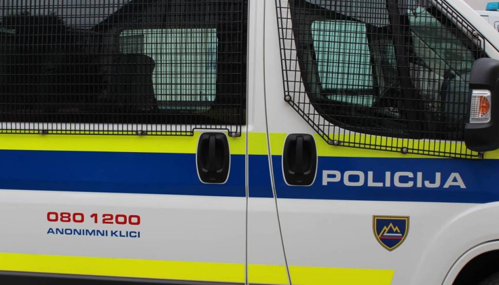 Pomurski policisti iskali pogrešano osebo, vozniku zasegli avtomobil