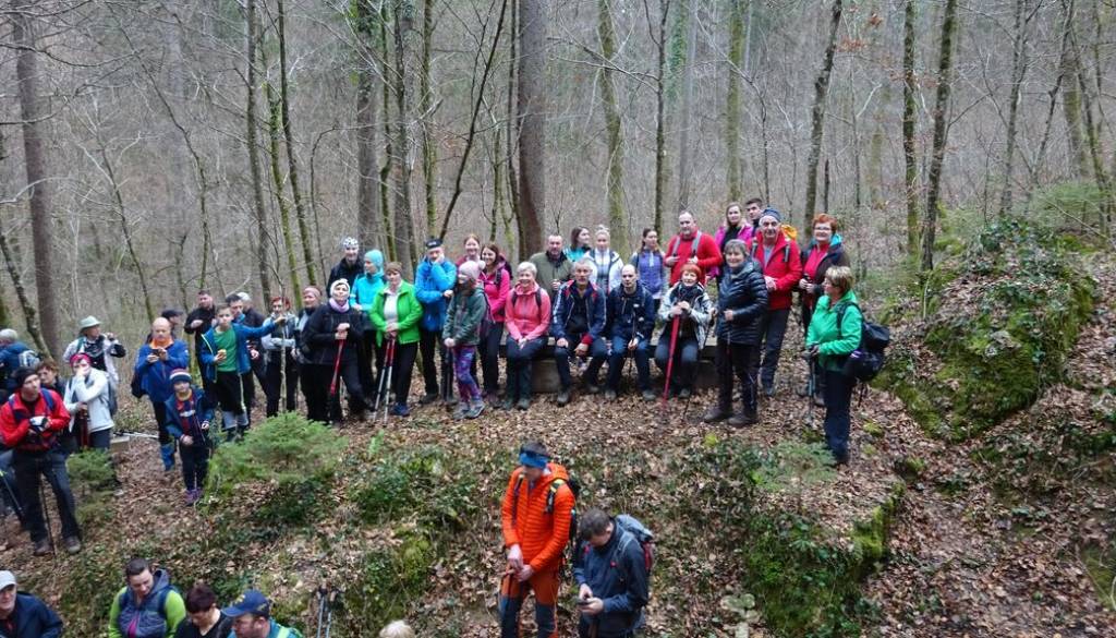 Kam ta konec tedna? Na Dolenjsko vabijo prvomajski pohodi, srečanja in karaoke večer