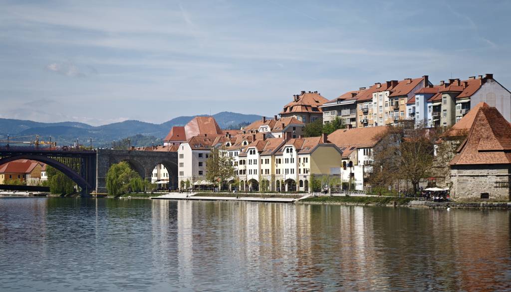 Kam ta konec tedna? V Maribor prihajajo Sirenia, Midnight Ride in prvomajski pohodi