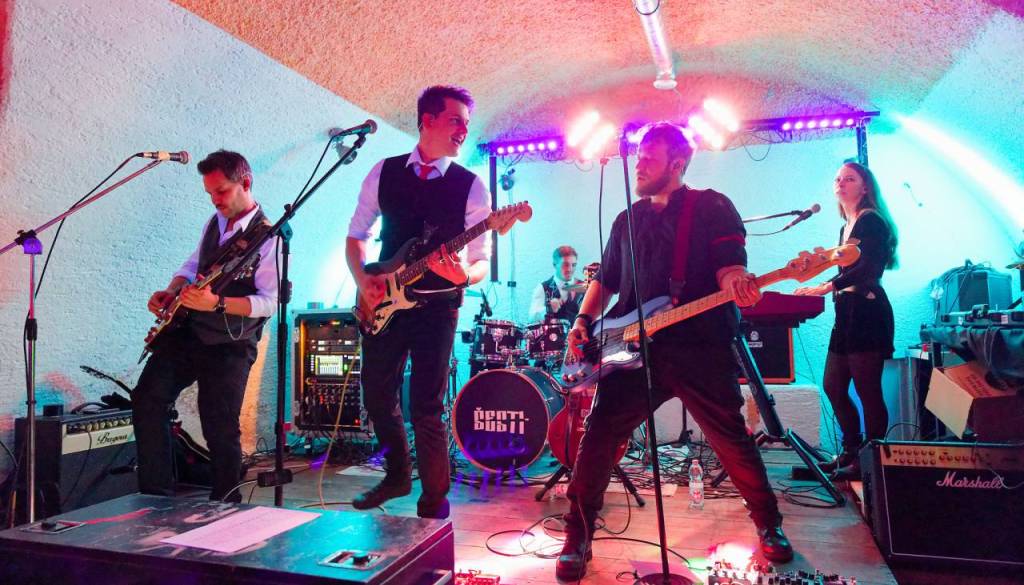 Štajerski band Šesti med tremi zmagovalci glasbenega natečaja, junija radijska premiera skladbe Zakaj 