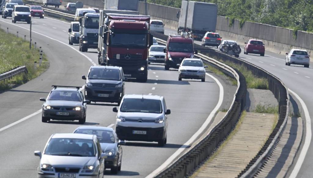 Podravska avtocesta po nesreči znova odprta, a gneča na cestah še vztraja