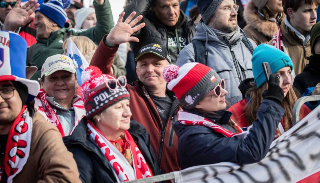 Grenak priokus po Planici: Zaradi gneče zamudili tekmo, zdaj hočejo denar za vstopnice nazaj