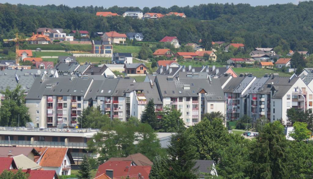 Prodaja nepremičnin na Ptuju v porastu, a rast cen ne pojenja. Kaj prinaša leto 2026?