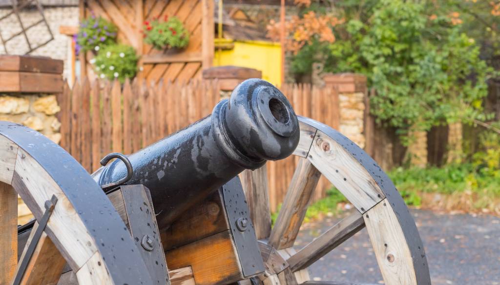 Grozljivo: Tragedija na velikonočni ponedeljek, top usmrtil človeka