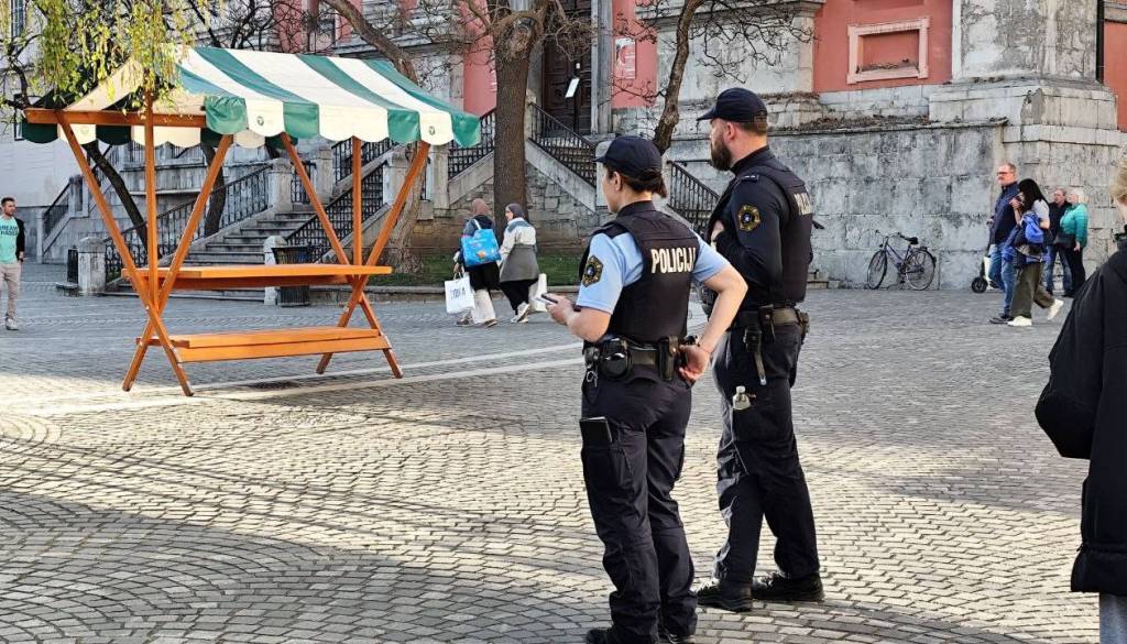 Na Prešernovem trgu grozil z nožem