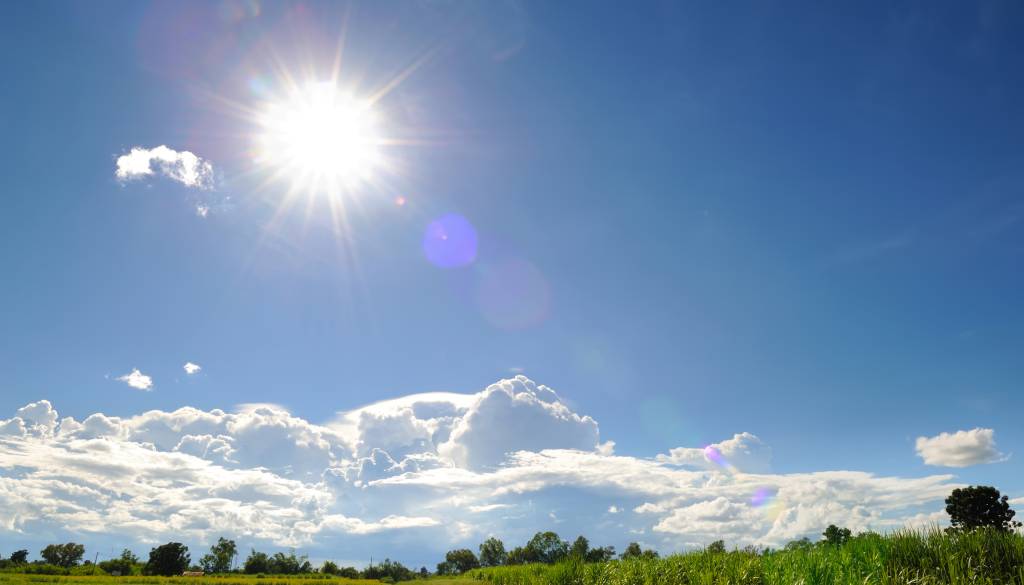 Kako bo vreme krojilo dan? Prijetno toplo, popoldne možne krajevne plohe