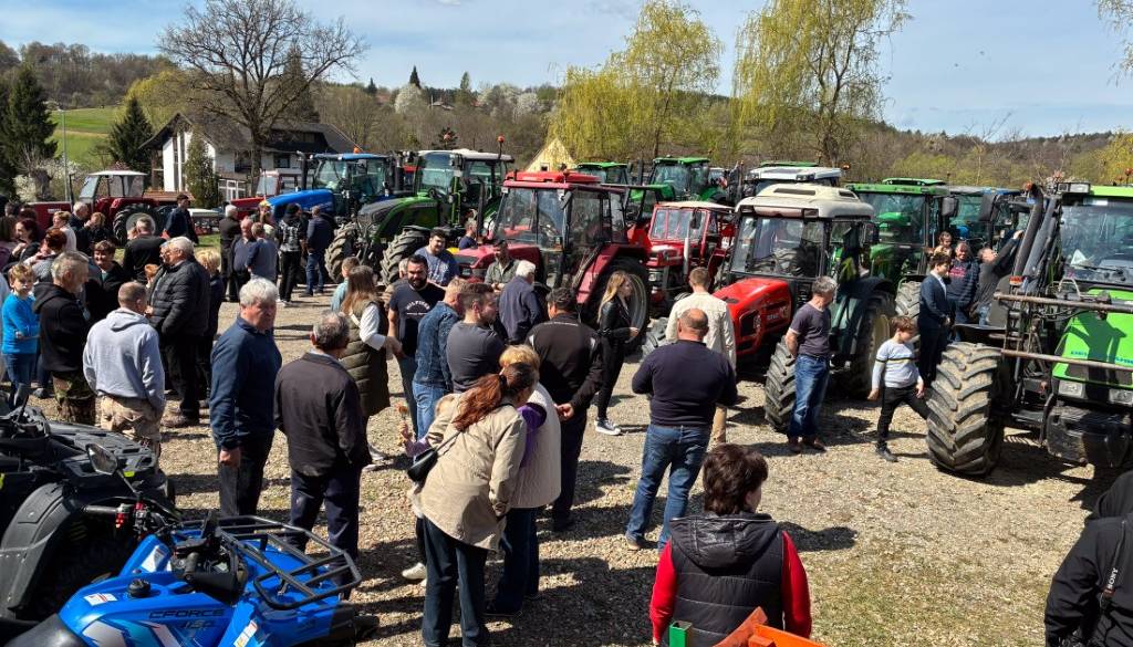 FOTO in VIDEO: Na Goričkem blagoslovili traktorje in voznike