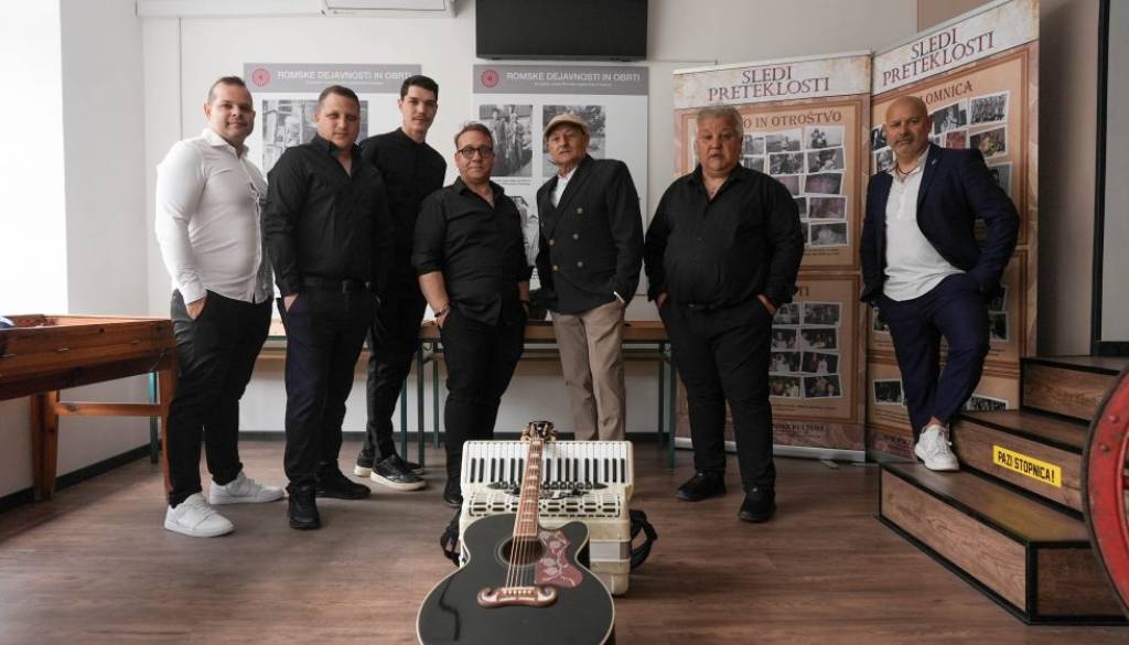 VIDEO: Romano Glauso z novo skladbo odpira vprašanje pripadnosti