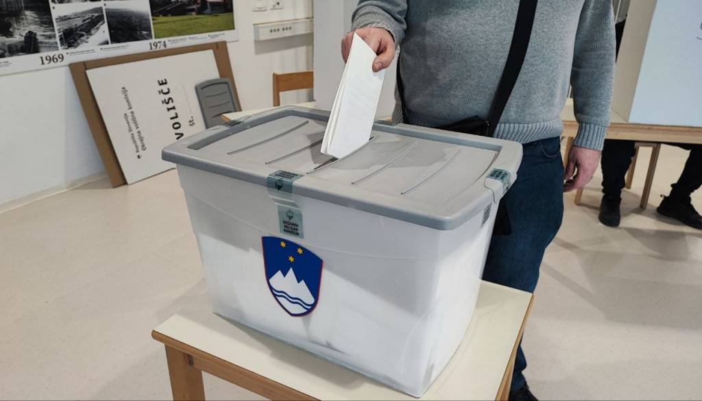 Državna volilna komisija zavrnila ugovor SDS na izvedbo volitev