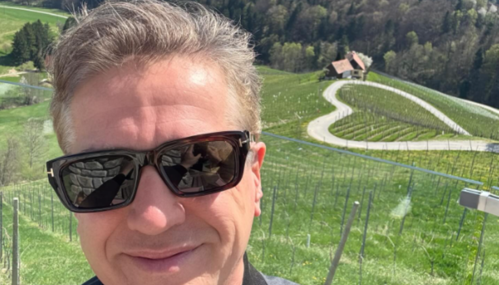 Premier Golob očaran nad 'srčkom med vinogradi': Fotografija iz Špičnika sprožila val odzivov