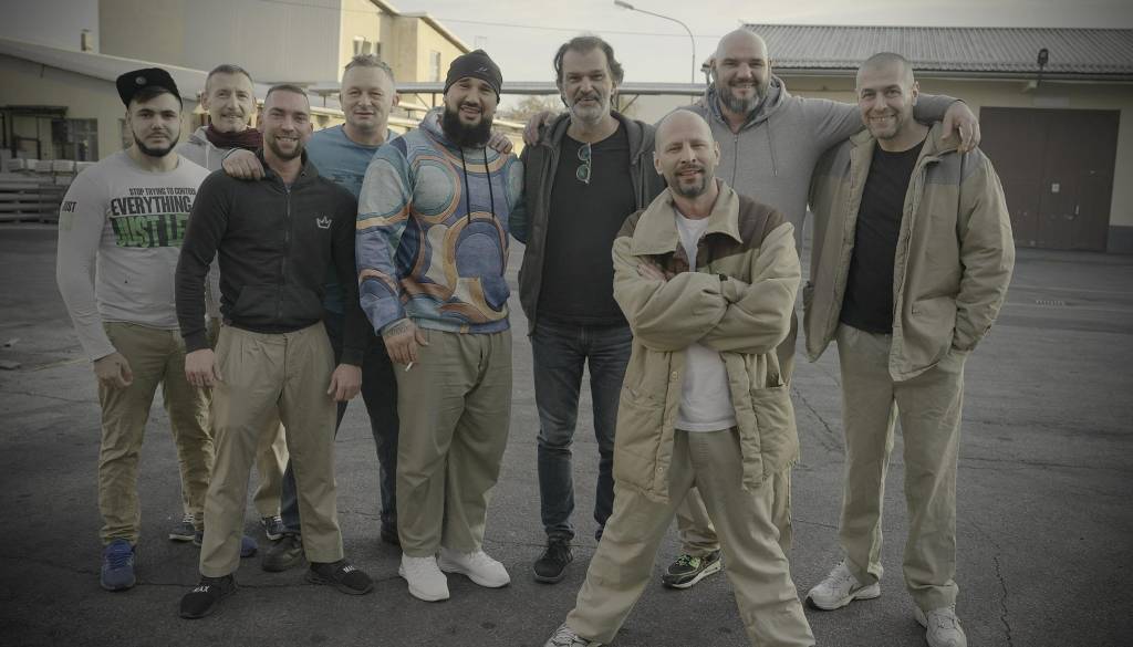 Znani režiser Metod Pevec šel v zapor na Dob in snemal zgodbe zapornikov