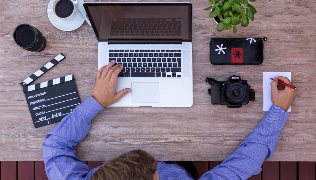 Delodajalec je nadzoroval vse aktivnosti zaposlenih na računalnikih, ti tega niso vedeli, zdaj je kaznovan 