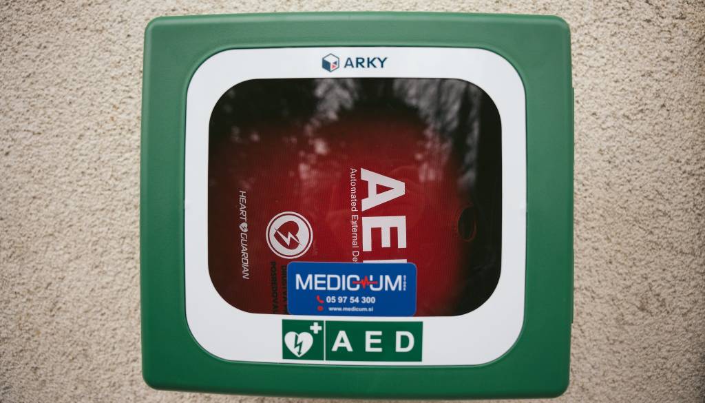 Več kot 500 tisoč plastenk omogočilo nakup osmih naprav AED