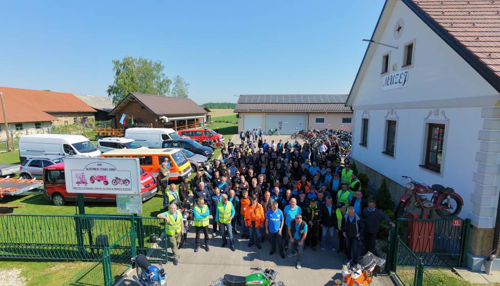 FOTO in VIDEO: Mednarodno srečanje starodobnih vozil napolnilo prizorišče