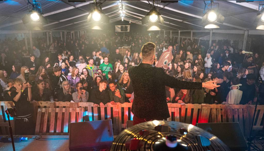 FOTO: Gusarska noč združila Crveno Jabuko, skupino Stop in Damjana Murka