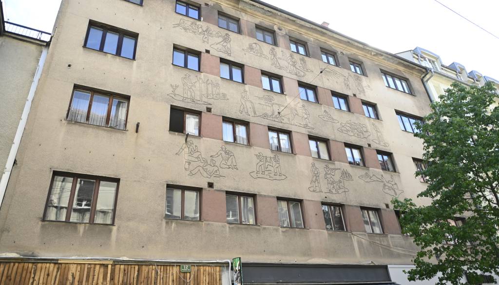 FOTO: Hiša v središču Ljubljane skriva Bauhausovo skrivnost: Zgradila jo je ženska pri 39 letih, danes pa spet oživlja mesto