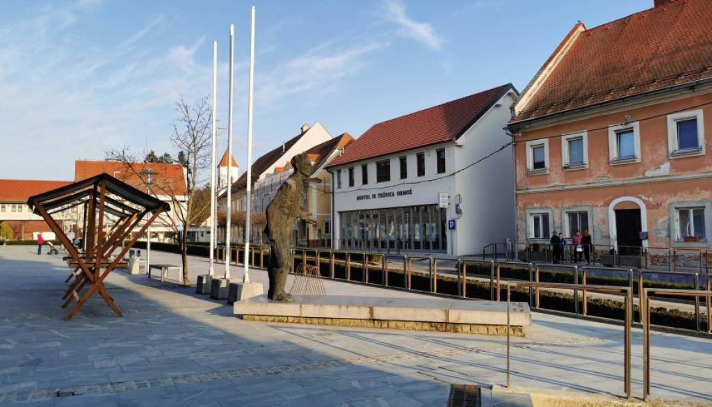 Kerenčičev trg pred ureditvijo kanalizacije, Ormož odpira razpis za izvajalce