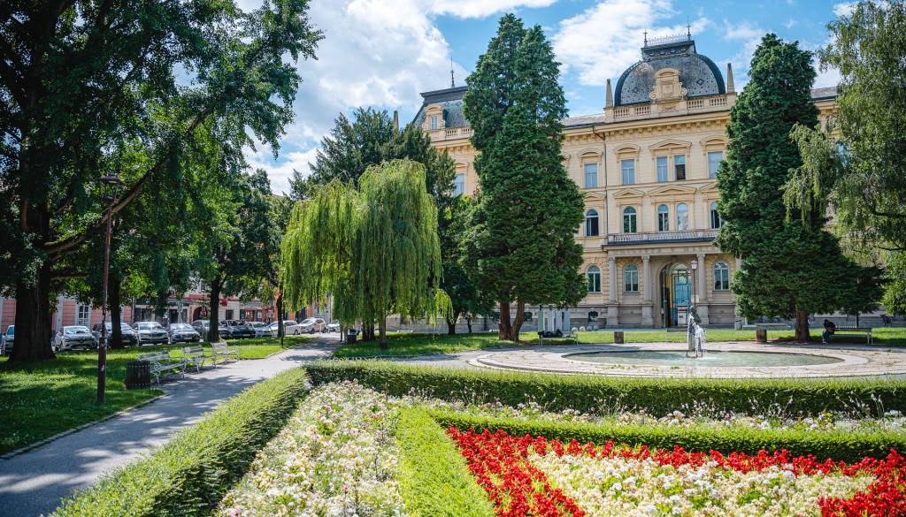 Kdo v resnici vlada mariborski univerzi? Požar razkriva omrežje, ki naj bi obvladovalo rektorat