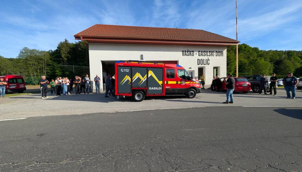 FOTO: Tudi Prostovoljno gasilsko društvo Dolič bogatejše za novo gasilsko vozilo