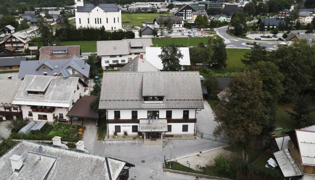 Domačini se bojijo, da jim bo občina vzela pomembno točko druženja. Odločili so se za peticijo