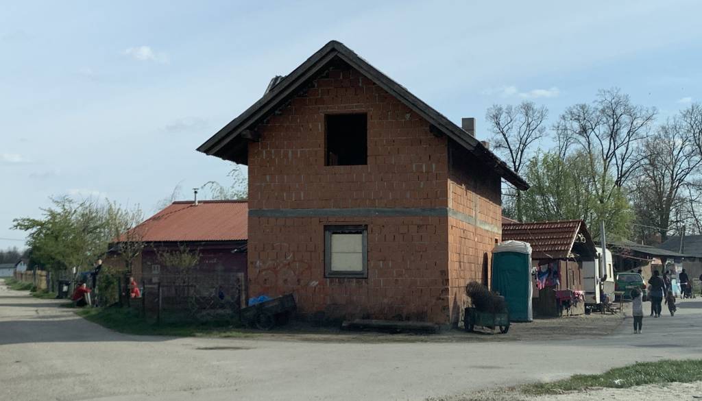 Za modernizacijo infrastrukture v romskem naselju več kot pol milijona evrov