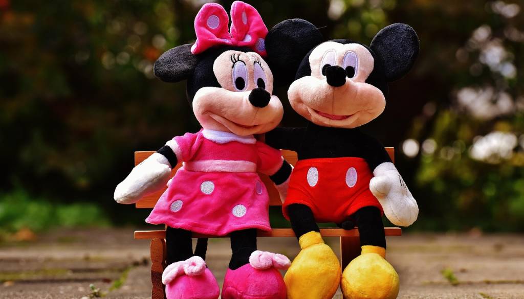Odpoklic priljubljene otroške igrače, zaradi nevarnosti zadušitve umikajo Minnie Mouse