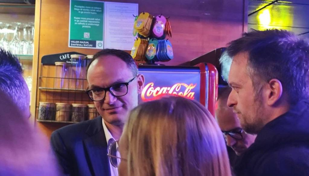Demokrati brez glasu proti potrdili vstop v koalicijo s SDS, NSi, SLS in Fokusom