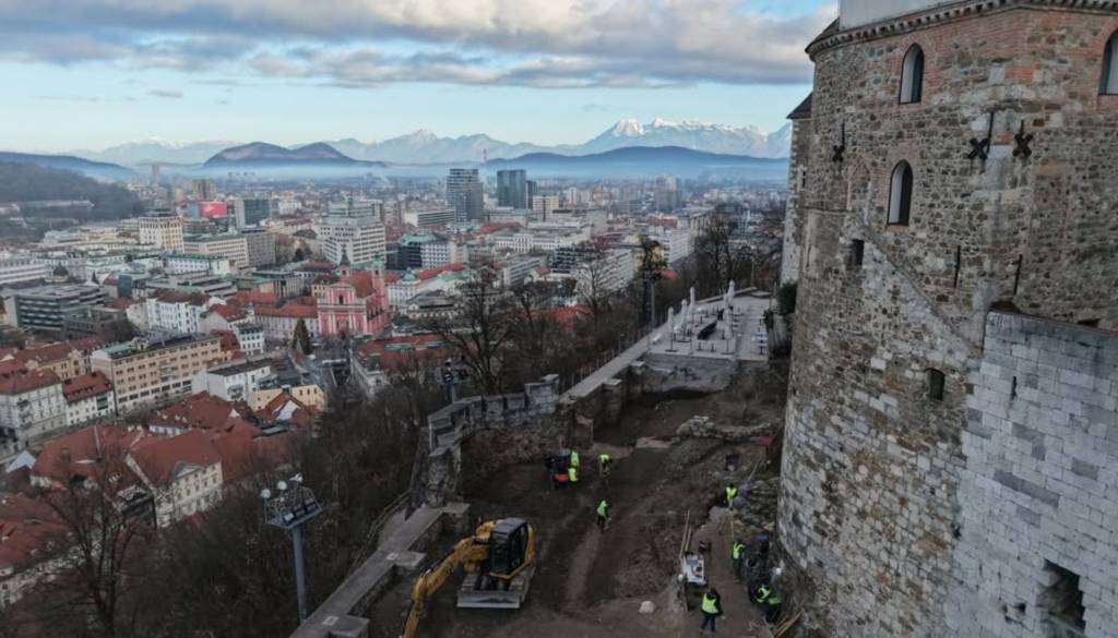 Šokantno odkritje na Ljubljanskem gradu: Arheologi našli skrivnostni vhodni stolp