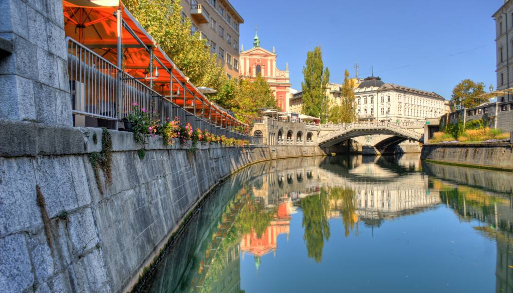 Tragedija ob Ljubljanici: V stanovanju našli mrtvo starejšo osebo