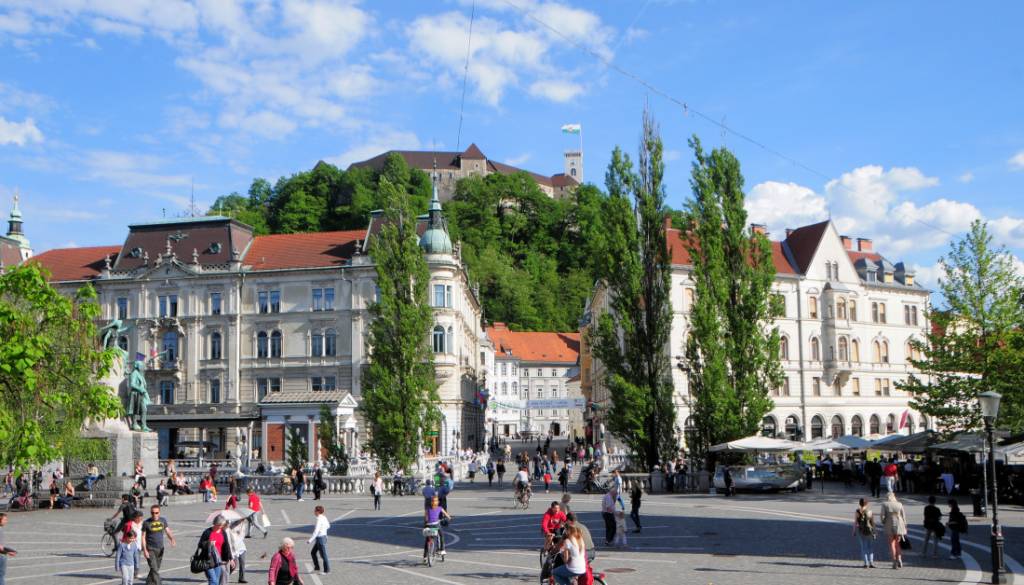 Stanovanja v centru Ljubljane za najem od 136 do 465 evrov: Kdo jih dobi in zakaj