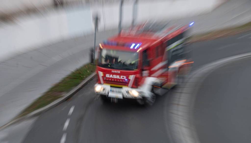 V Krškem s kombijem zbil peško, v Novem mestu eksplozija v kleti stanovanjske hiše