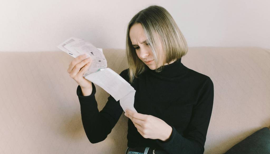 Raziskava razkriva grenko realnost mladih, življenjski stroški jih vse bolj dušijo