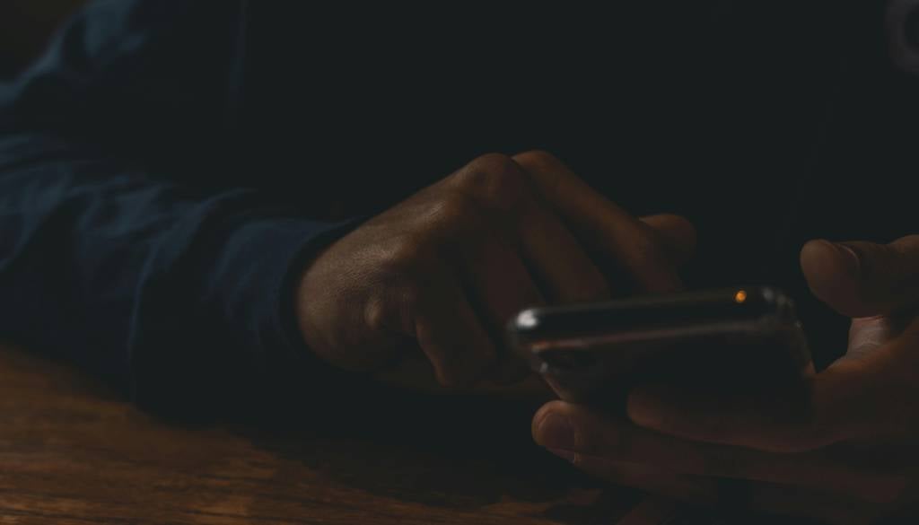 Policija opozarja: Ne nasedajte lažnim SMS sporočilom kriminalcev