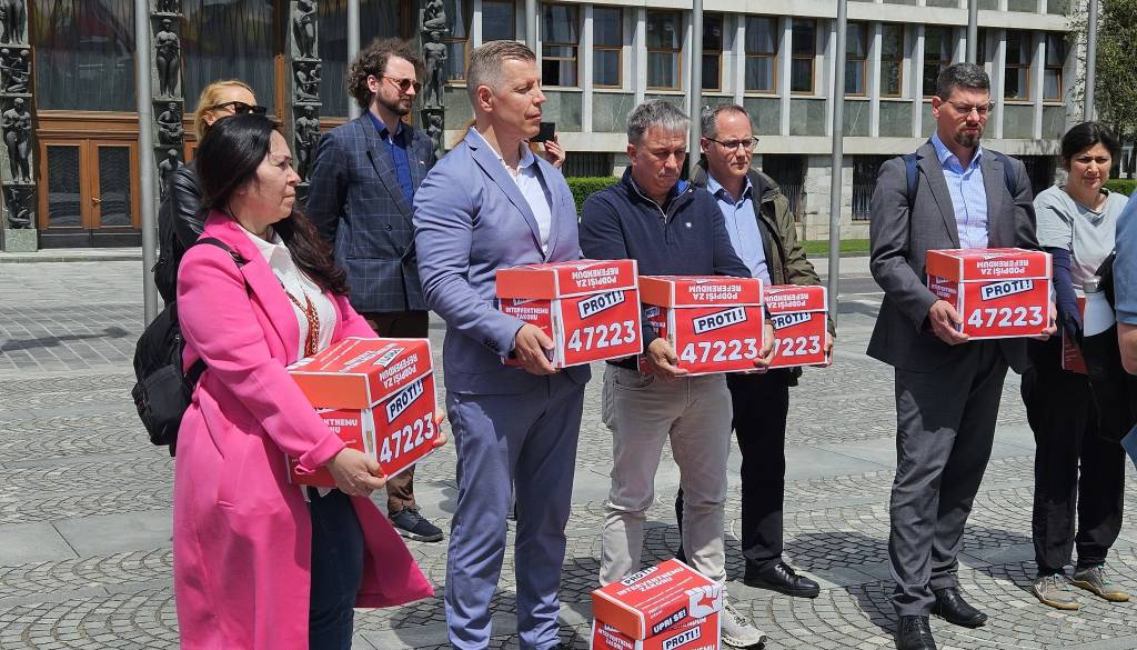 Sindikati vložili referendumsko pobudo, v nekaj dneh zbrali 47.223 podpisov