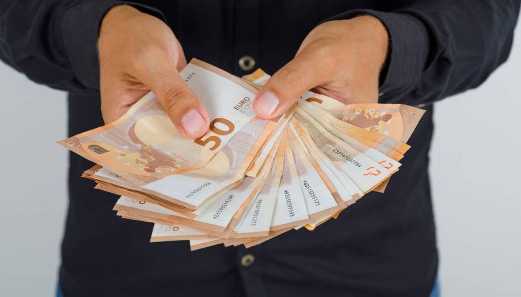 Komu bodo zvezde danes najbolj naklonjene pri poslu in denarju?