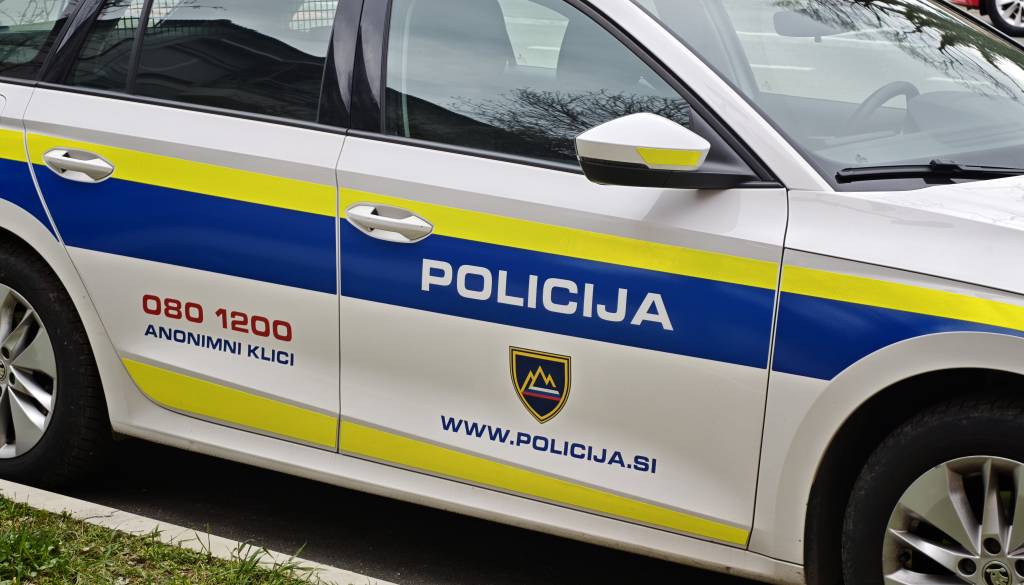 Policisti obravnavali vlom v stanovanje v Mariboru: tat odnesel predmete v vrednosti 18.000 evrov
