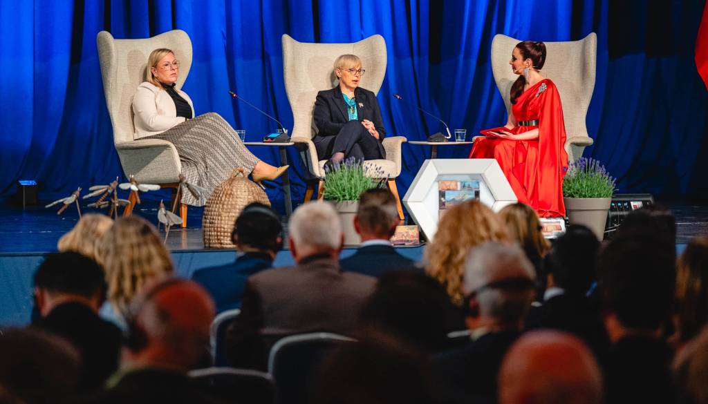FOTO in VIDEO: Tretji forum o čebelarstvu v znamenju znanosti in zaščite čebel, prisotna tudi predsednica