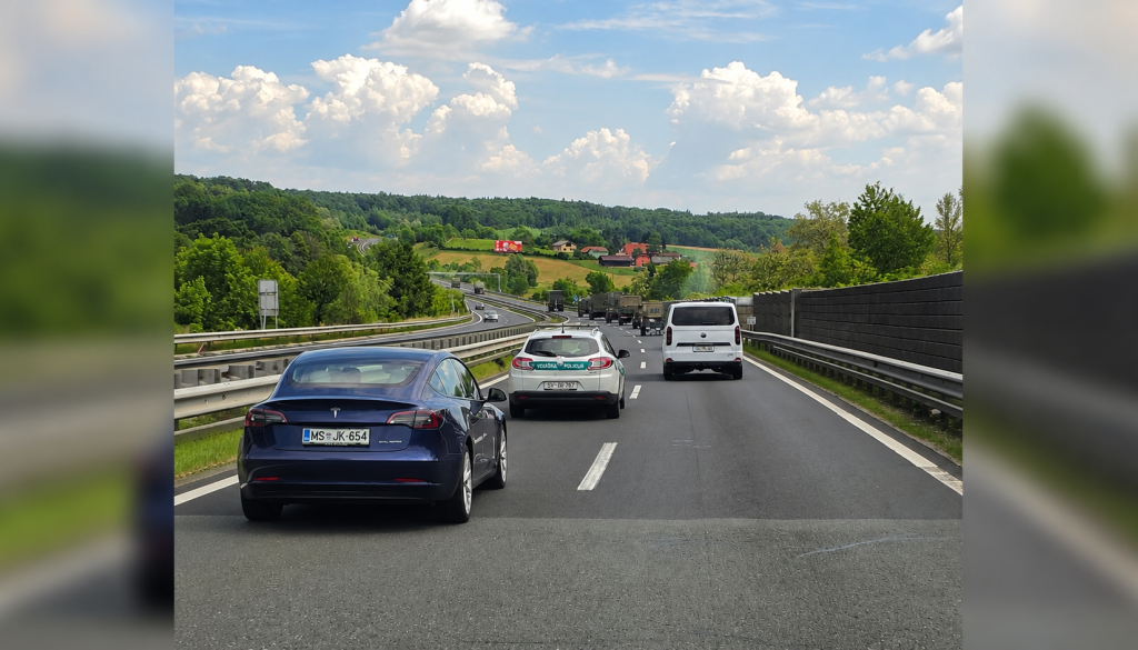 FOTO in VIDEO: Kaj se dogaja? Na relaciji med Mursko Soboto in Mariborom opažen vojaški konvoj