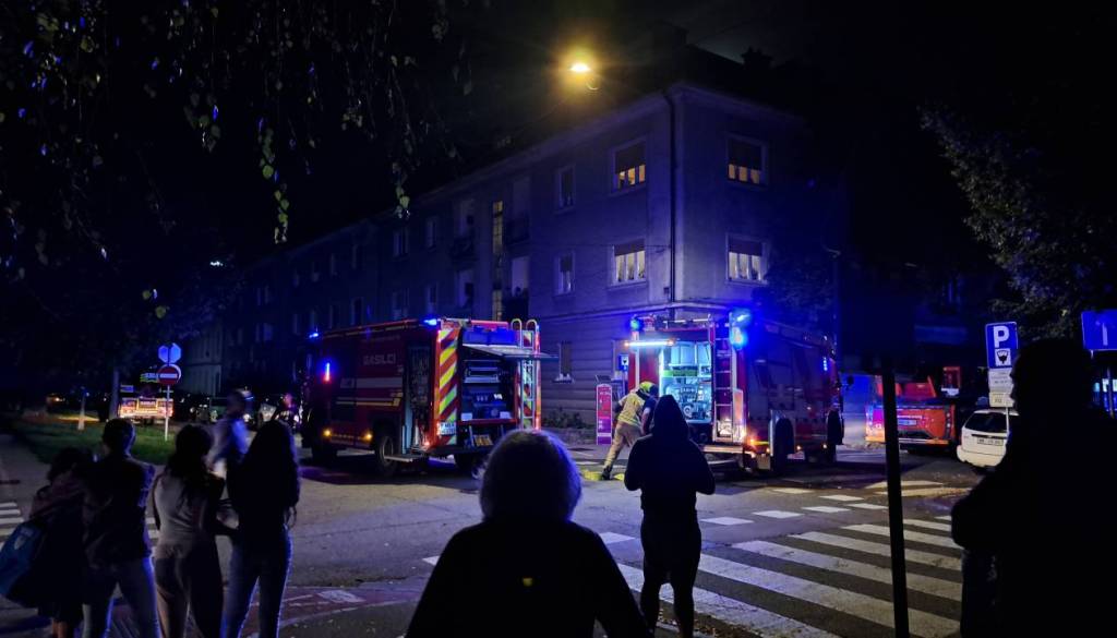 Stanovalci na Trubarjevi cesti v Ljubljani zavohali plin, posredovala tudi policija