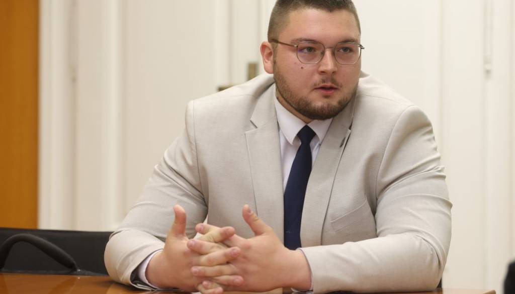 Najmlajši poslanec iz stranke SDS dobil sina, ki nosi ime bivšega predsednika vlade