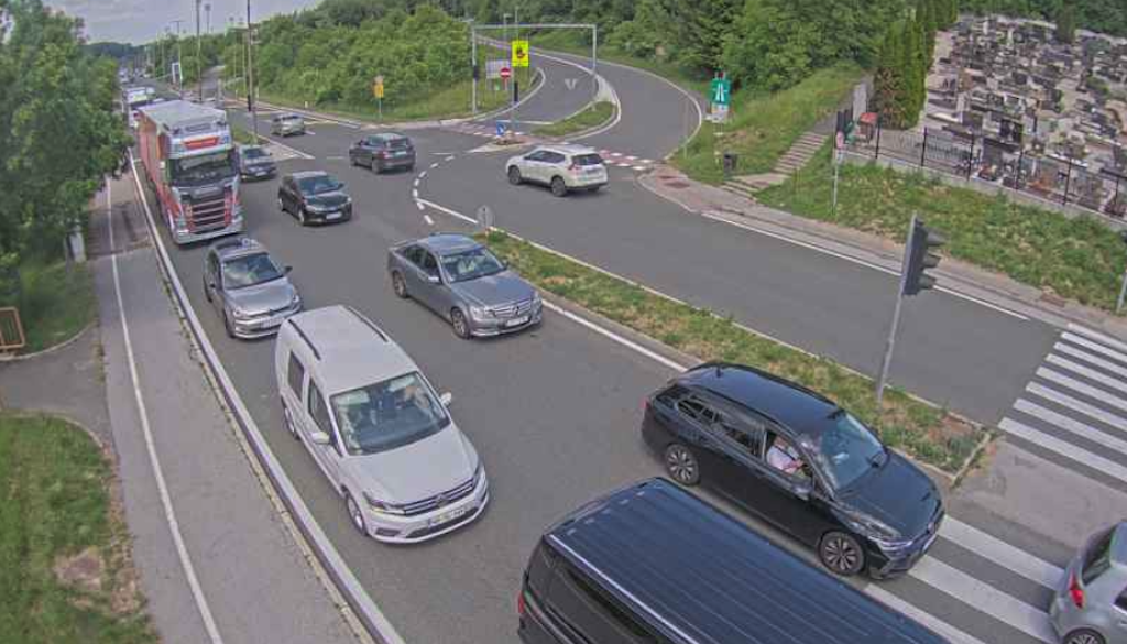 Prazniki in dela na cesti prinašajo slabo voljo na relaciji Šentilj - Maribor: Zastoji že nastajajo