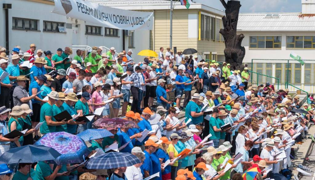 Skoraj 700 pevcev prišlo v Šentvid pri Stični, a dolgoletne tradicije je letos konec